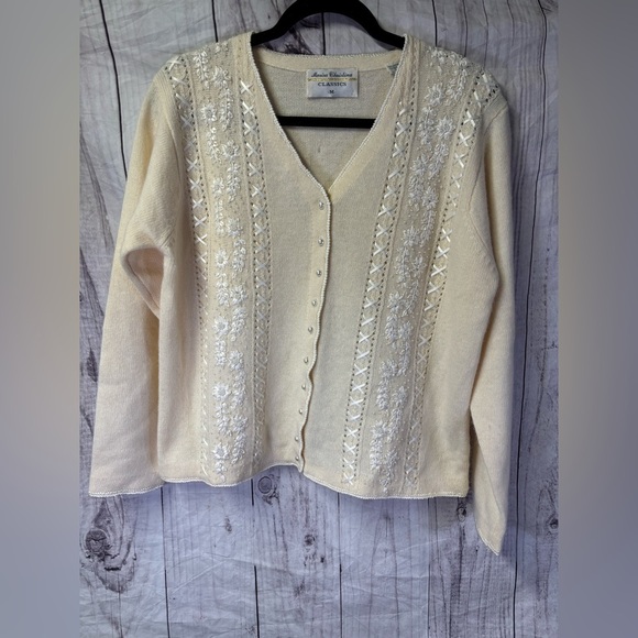 Vintage Lambs Wool Embroidered Knit Lace Pearl Snap Sweater Medium - Picture 1 of 6